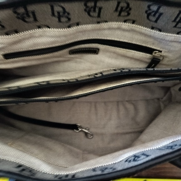 Dooney & Bourke women’s purse - Picture 2 of 5